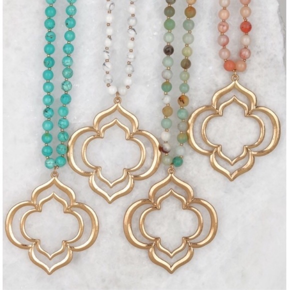 Jewelry - Moroccan Spoon Flower Stone Howlite White Necklace